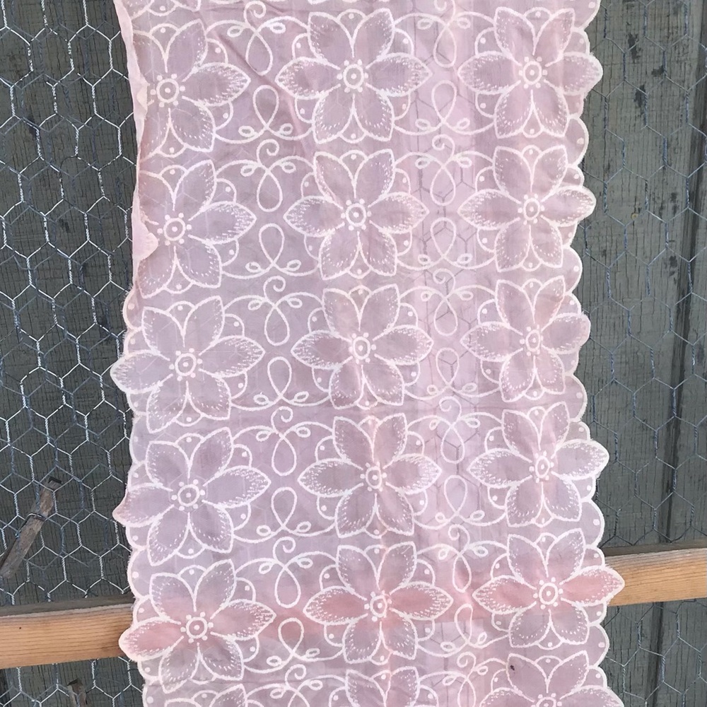 Vintage Doily Table runner
